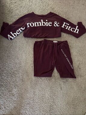 Abercrombie & Fitch Burgundy Cropped Sweatshirt and Joggers Set